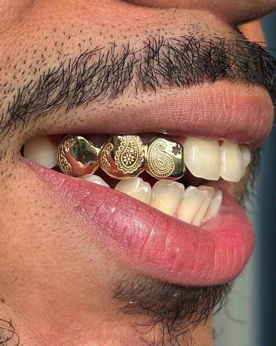 Grillz motif Presley porté